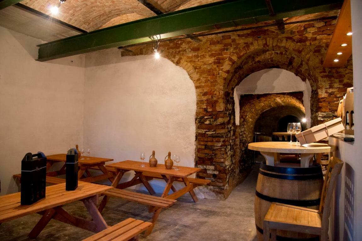 Penzion A Vinarstvi Naturvini Miroslav  外观 照片