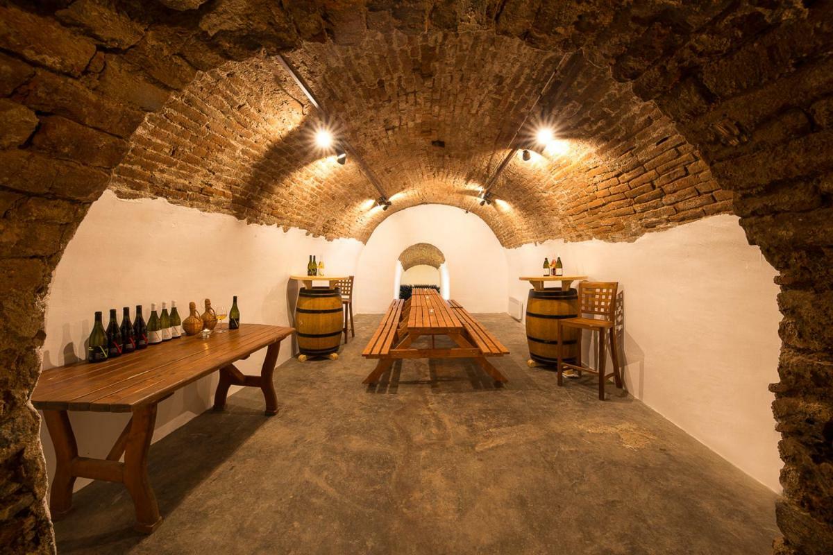 Penzion A Vinarstvi Naturvini Miroslav  外观 照片